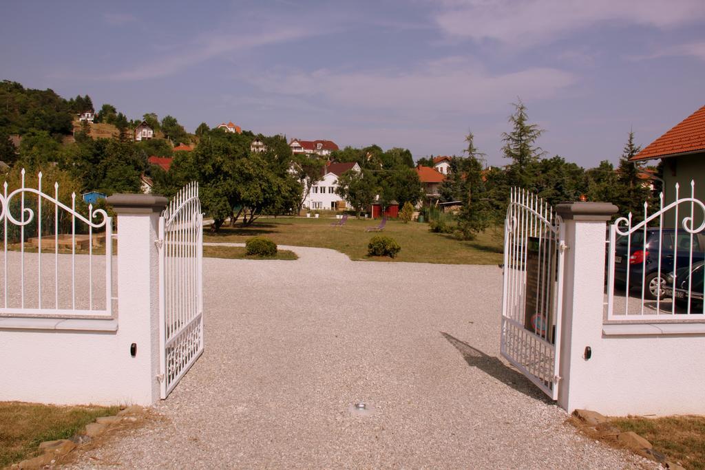 Villa Astoria Balatongyörök Exterior foto